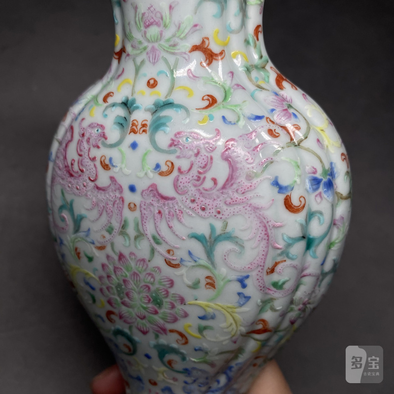 清乾隆 粉彩凤穿花纹壁瓶 - 图10